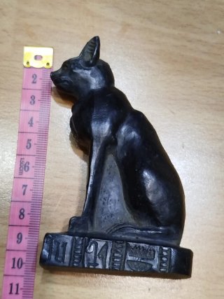 Statuetta in pietra raffigurante la dea egiziana B