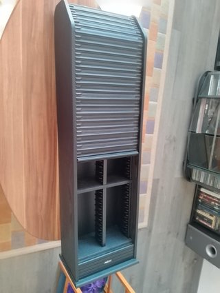 Mueble para CDs con puerta enrollable