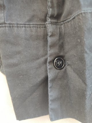 Camisa negra manga larga con botones