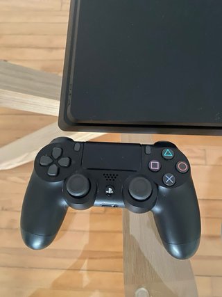 PS4 Slim 1TB + 2 Mandos + 4 Juegos