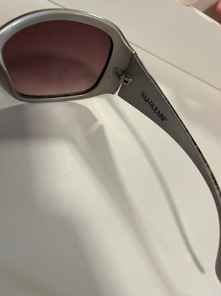 Occhiali da sole neri e argento