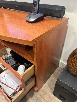 Mueble TV madera con cajones y puerta cristal