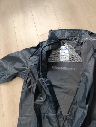 Traje de agua impermeable M