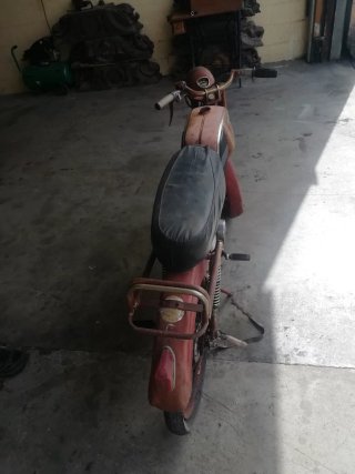 Mobylette antigua sin papeles