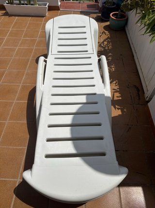 Tumbonas de terraza blanca, las dos por 40€, apena