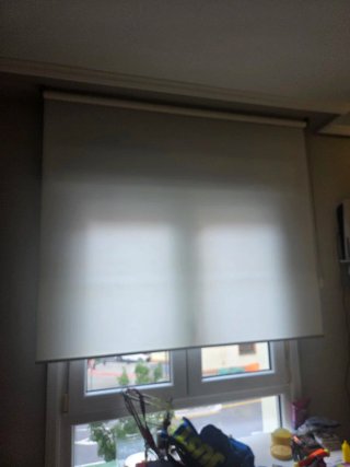 Tenda a rullo grigia opaca