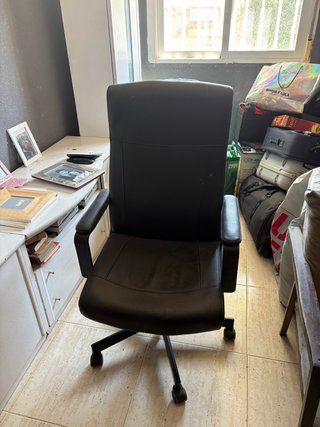 Silla de oficina ergonómica negra