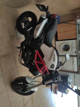 Moto Mitt PK 125 Naked Roja y Blanca