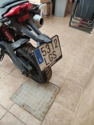 Moto Mitt PK 125 Naked Roja y Blanca