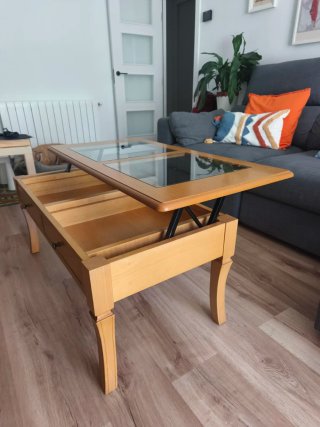 Mesa centro elevable de madera y cristal