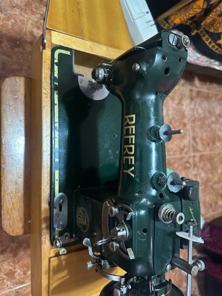 Máquina de coser Refrey vintage