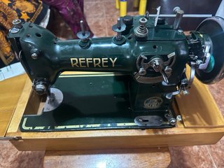 Máquina de coser Refrey vintage