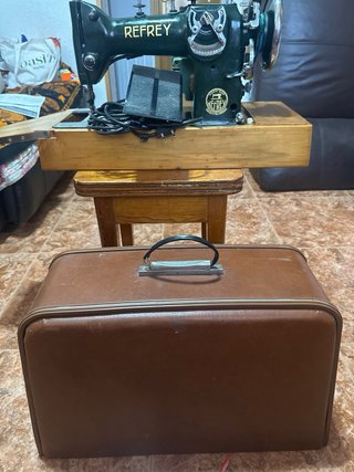 Máquina de coser Refrey vintage
