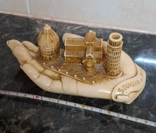 Recuerdo mano Pisa antiguo