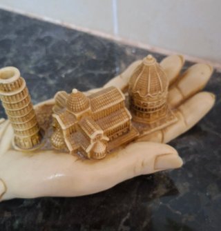 Recuerdo mano Pisa antiguo