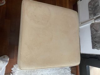 Puf cuadrado piel beige