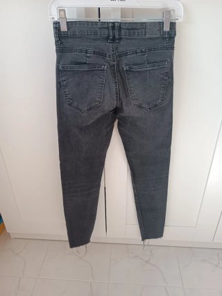 Pantalones grises/negros vaqueros, Talla 36