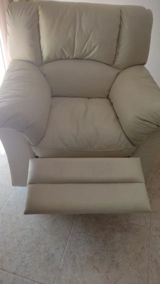 Sofá 2 plazas + sillón relax piel beige