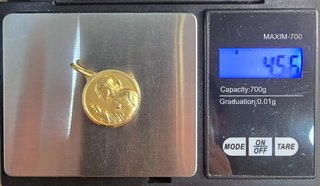 Colgante de oro de 18k. Peso: 4.56 gr.