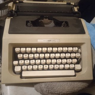 Máquina de escribir Olivetti en España