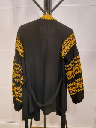 PRECIOSA Y ORIGINAL CHAQUETA NEGRA BORDADA DE MUJE