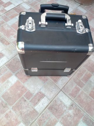 Maleta de maquillaje con ruedas