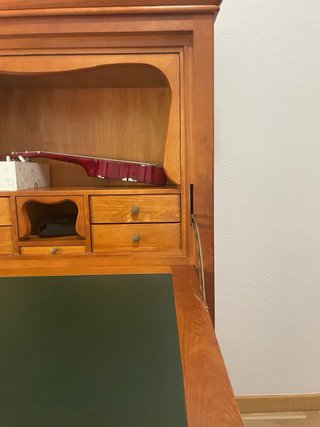 Mueble de madera con cajones