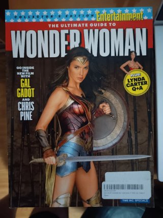 Revista dedicada a wonder woman (inglés)