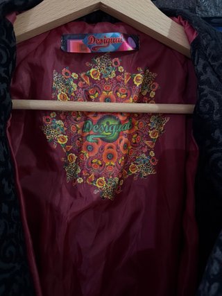 Abrigo Desigual Negro y Rojo Talla 44