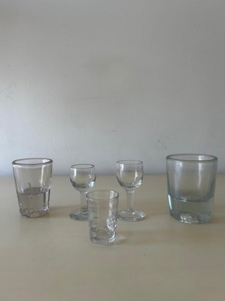 Set di bicchieri artigianali antichi