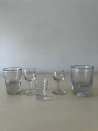 Set di bicchieri artigianali antichi