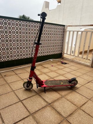 Patinete rojo