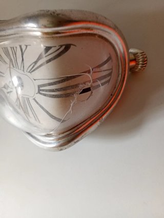 Reloj Plateado con Diseño Fundido,para piezas