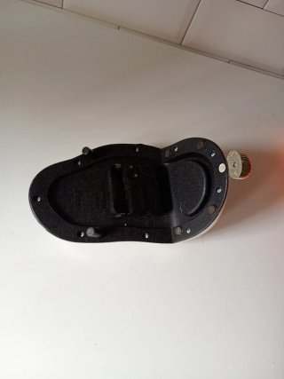 Reloj Plateado con Diseño Fundido,para piezas