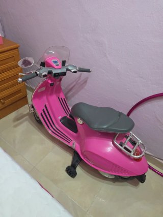 Moto eléctrica infantil tipo Vespa