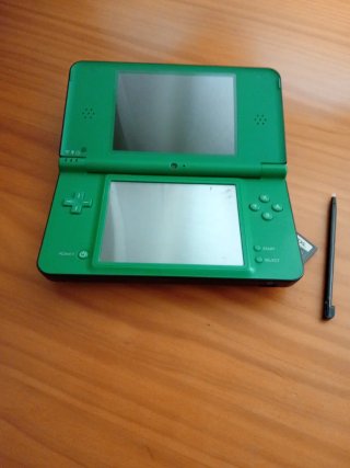 Nintendo DSi XL Verde