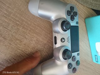 Mando PS4 V2 Sony Plateado.