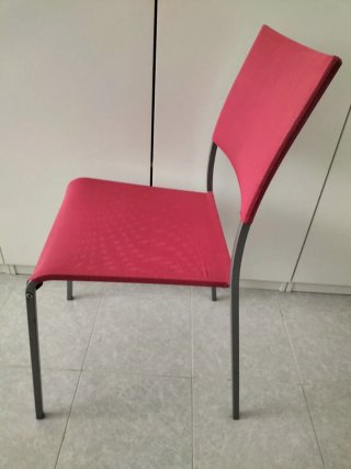Silla rosa oscuro