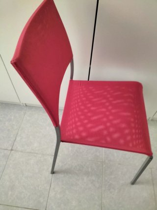 Silla rosa oscuro