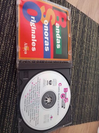CD 4 Bodas y un Funeral Banda Sonora