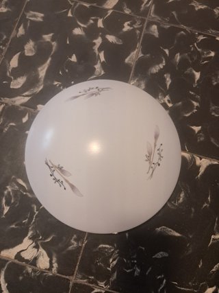 Plafón de plástico blanco con diseño floral