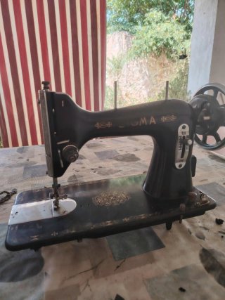 Máquina de coser Sigma antigua