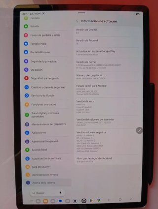 Tablet con pantalla azul y multicolor
