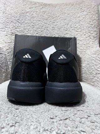 Zapatillas Adidas Negras y Plateadas
