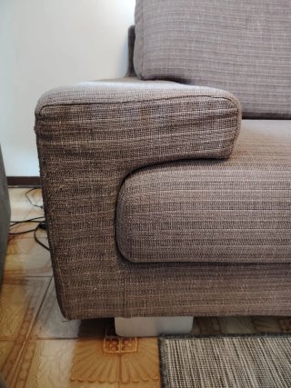 Divano tessuto beige e marrone