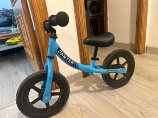 Cama extensible IKEA + bici sin pedales