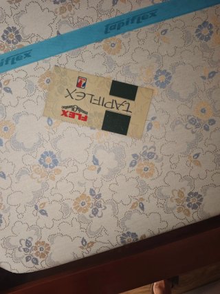 Cama madera maciza con cabecero polipiel