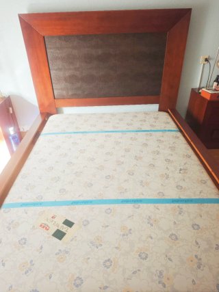 Cama madera maciza con cabecero polipiel