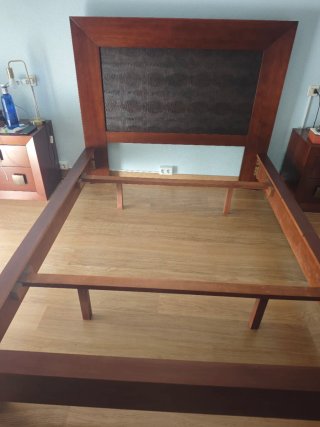 Cama madera maciza con cabecero polipiel