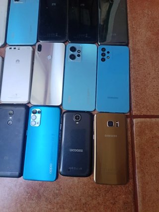 Lote 21 teléfonos móviles